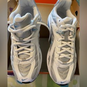 Women’s Nike xcelerator tennis shoe